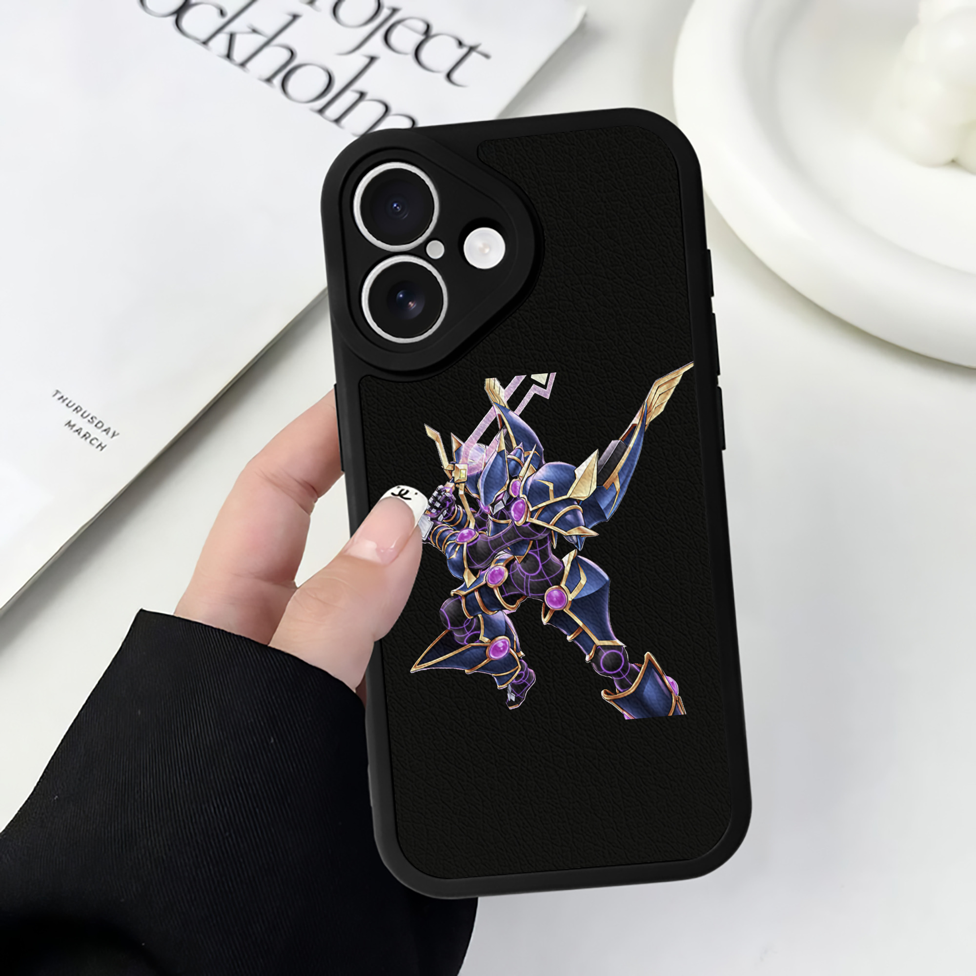 （画像用） 遊☆戯☆王 Yu-Gi-Oh! 【iPhone 16シリーズ対応】シリコンスマホケース（レザー調） 材質：シリコン